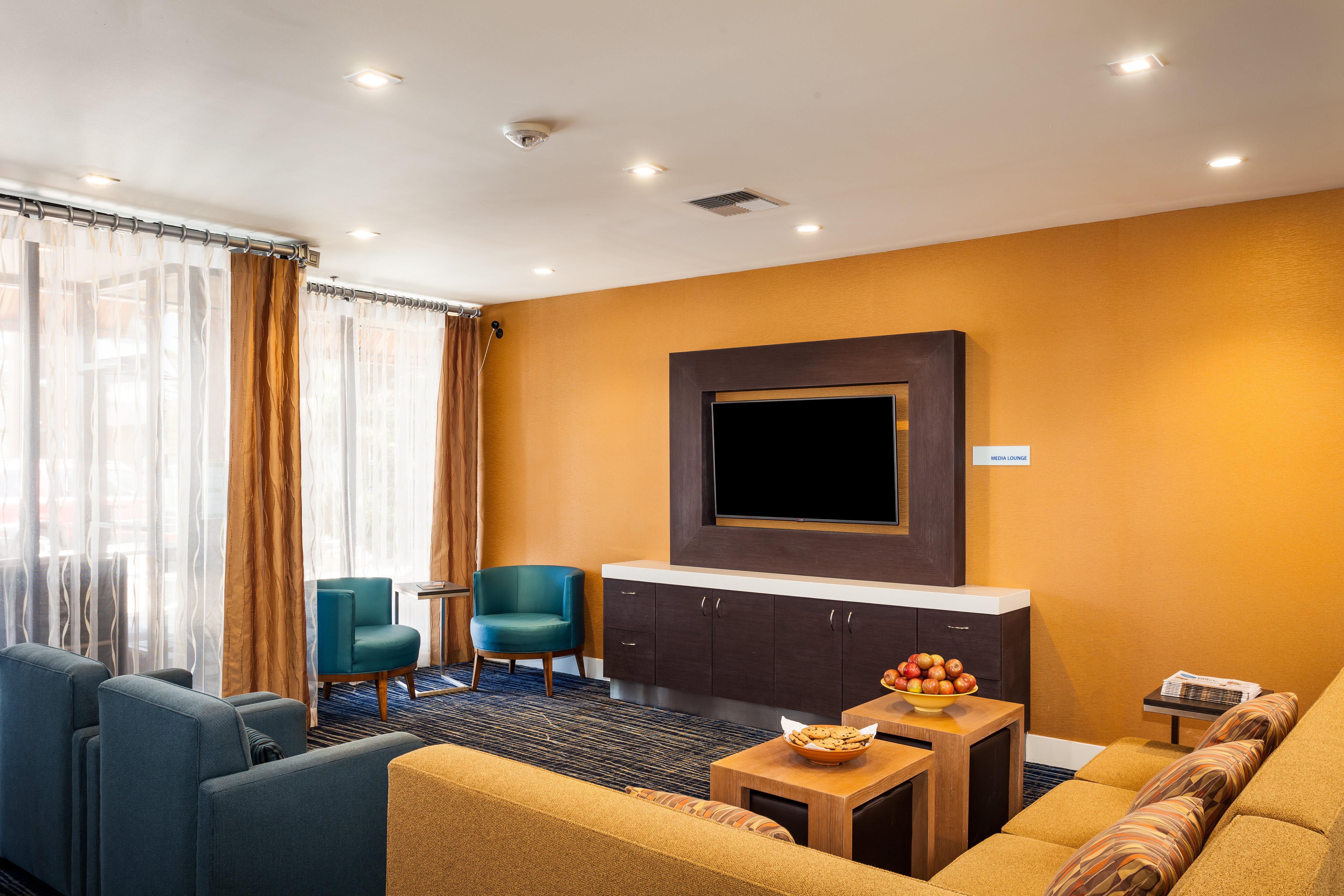 סיסייד Holiday Inn Express At Monterey Bay By Ihg מראה חיצוני תמונה